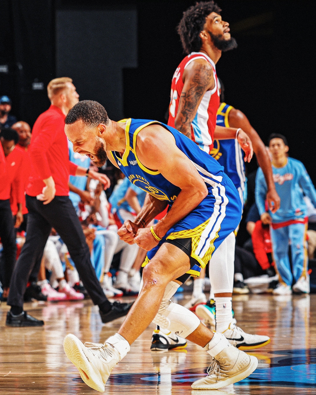 九游官网平台-勇士后卫三分球精准，助队夺得胜利的简单介绍